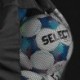 torba na piłki nożne select czarno-biała na 10-12 piłek ze ściągaczem i białym logo