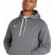 Szara bluza męska z kapturem Nike Team Club 20 Hoodie z kieszenią kangurką, regulowanym kapturem, białymi sznurkami i logo Nike
