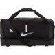 Czarna torba sportowa Nike Academy Team L Hardcase 59 l z twardym spodem, dolną komorą na mokre rzeczy i dużym białym logo Nike