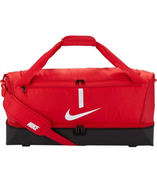 Czerwona torba sportowa Nike Academy Team L Hardcase 59 l z twardym czarnym spodem, oddzielną dolną komorą, białym logo i paskie