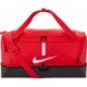 Czerwona torba sportowa Nike Academy Team M Hardcase 37 l z twardym czarnym spodem, oddzielną dolną komorą i dużym białym logo N