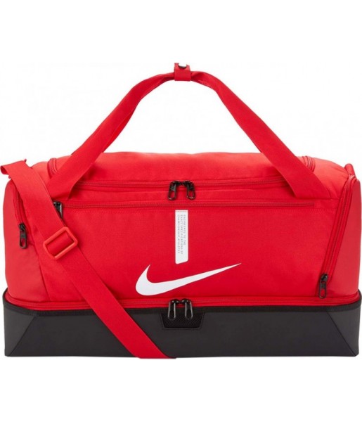 Czerwona torba sportowa Nike Academy Team M Hardcase 37 l z twardym czarnym spodem, oddzielną dolną komorą i dużym białym logo N