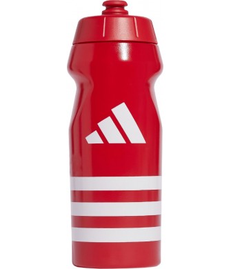 Czerwony bidon sportowy Adidas Tiro Bottle 500 ml z białym logo, boczną skalą, szerokim otworem, zakrętką i wygodnym ustnikiem