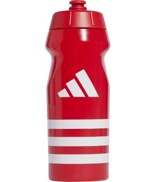 Czerwony bidon sportowy Adidas Tiro Bottle 500 ml z białym logo, boczną skalą, szerokim otworem, zakrętką i wygodnym ustnikiem