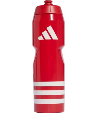 Czerwony bidon sportowy Adidas Tiro Bottle 750 ml z białym logo, boczną skalą, szerokim otworem, zakrętką i wygodnym ustnikiem