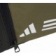 Oliwkowa torba sportowa adidas Essentials 3-Stripes Duffel XS 17 l IZ1906 z białym logo, paskiem na ramię i wentylowaną kieszeni
