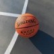 Pomarańczowa piłka do koszykówki Spalding Excel TF-500 76797Z r. 7 z czarnymi kanałami i logo Spalding